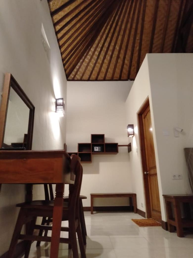 Batu Ampar Menjangan Hotel Banyuwedang Exterior photo