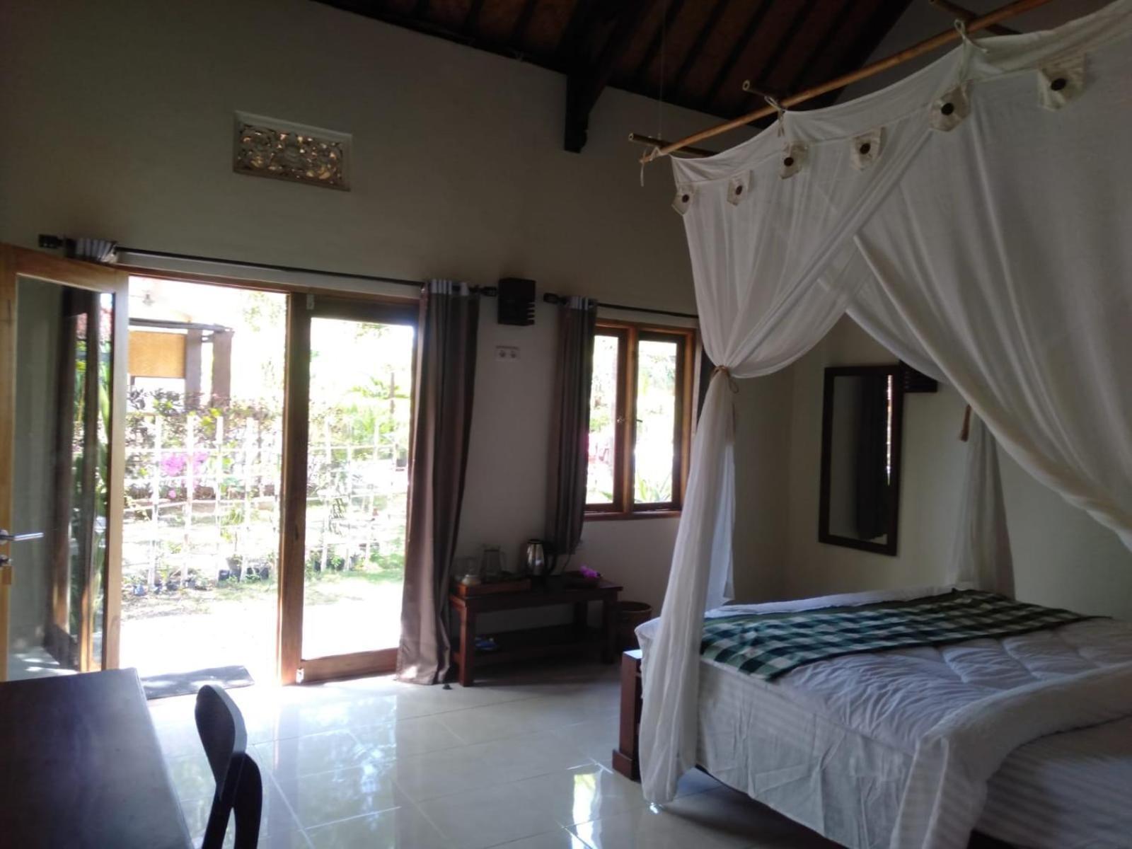 Batu Ampar Menjangan Hotel Banyuwedang Exterior photo